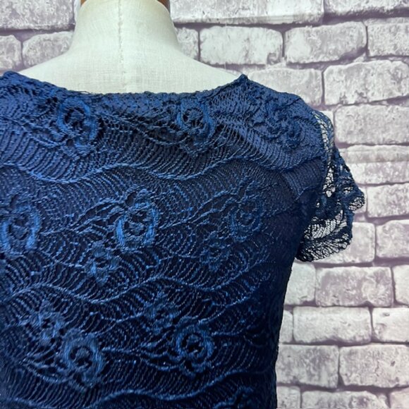 Lynn Ryan Navy Lace Short Sleeve Top Size M - Picture 6 of 8